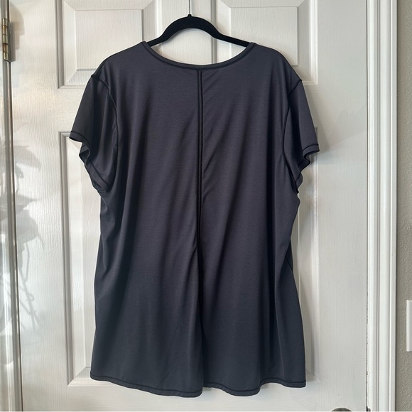 Old Navy Active Go-Dry Athletic Scoop neck Tshirt - Picture 3 of 8